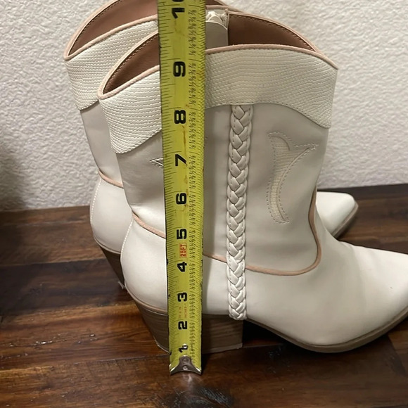 Universal Thread Cream Beige Western Rodeo Cowboy Cowgirl Pointy Boots Booties 6 - Picture 15 of 16